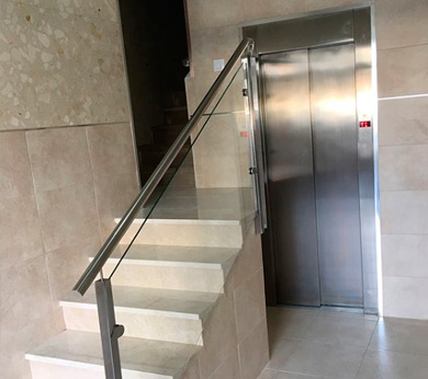 Carpintería Metálica Marmi ascensor y escaleras